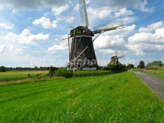 Te koop een High resolution foto van twee Stompwijkse Molens Te koop een High resolution foto van twee Stompwijkse Molens